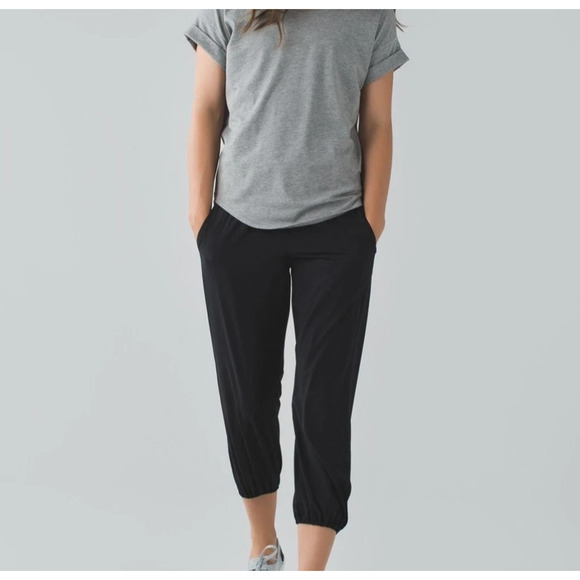 Lululemon Black Om Pant Size 8 Crop Jogger Fold over Waistband Pants Pockets - Picture 1 of 10